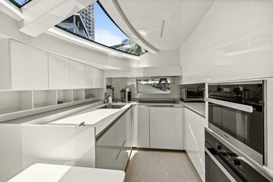 2021 Ferretti Yachts 850