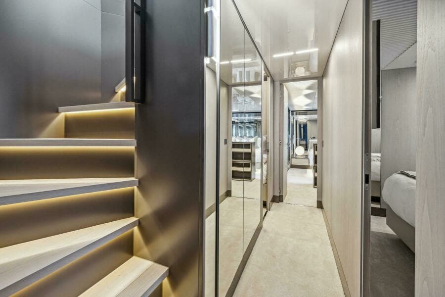 2021 Ferretti Yachts 850