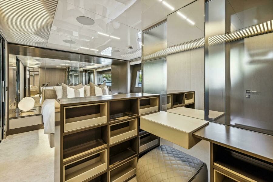 2021 Ferretti Yachts 850