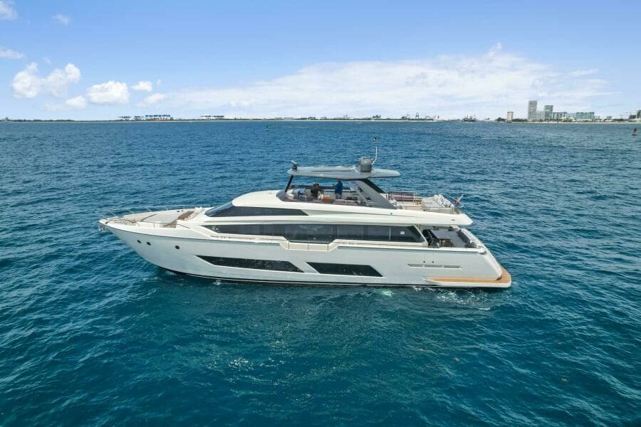 2021 Ferretti Yachts 850