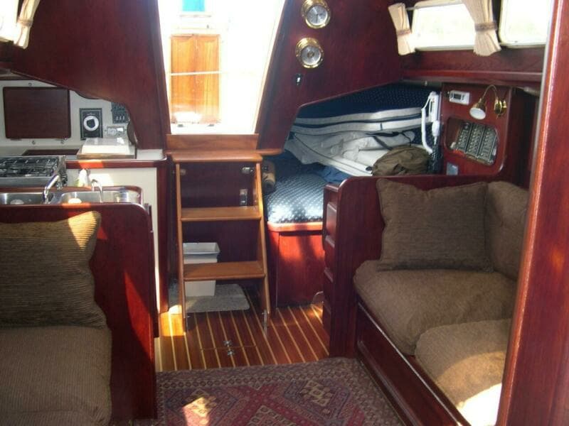 1985 Islander Sloop