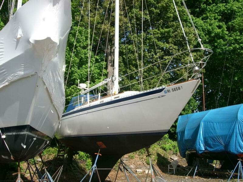 1985 Islander Sloop