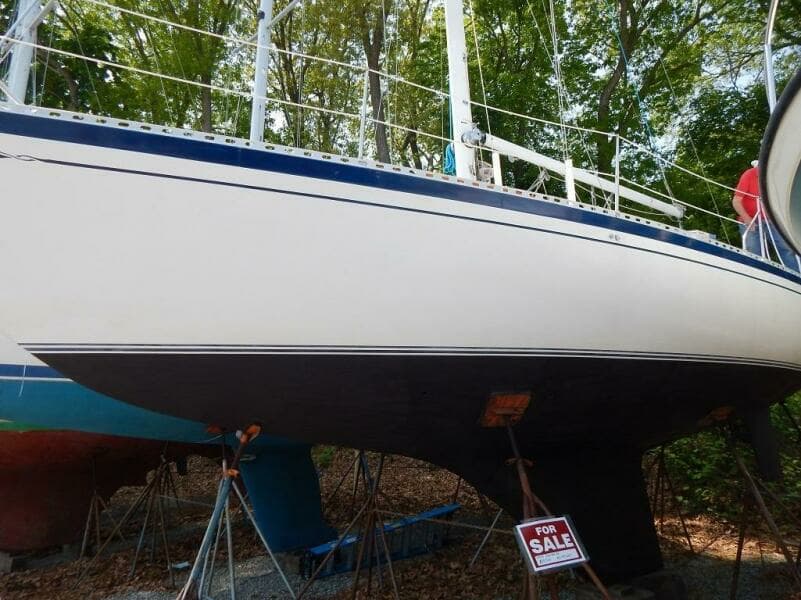 1985 Islander Sloop