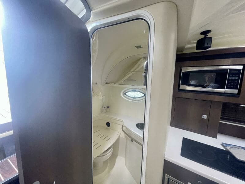 2016 Monterey 335 Sport Yacht