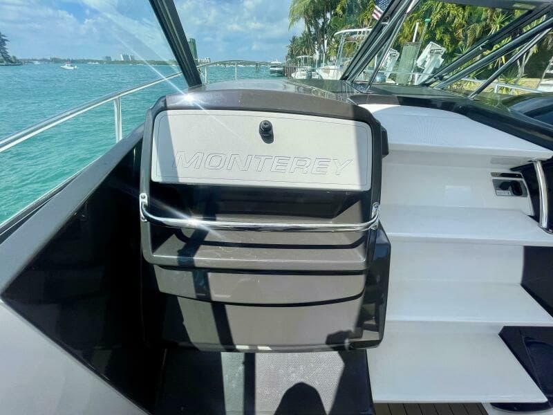 2016 Monterey 335 Sport Yacht