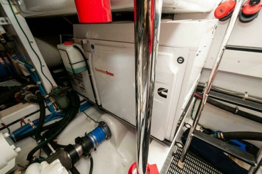 2016 Hatteras GT60  KNOT ON CALL  Stbd Generator