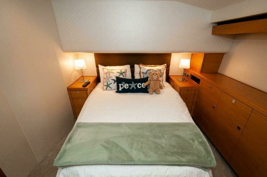 2016 Hatteras GT60  KNOT ON CALL  Master SR