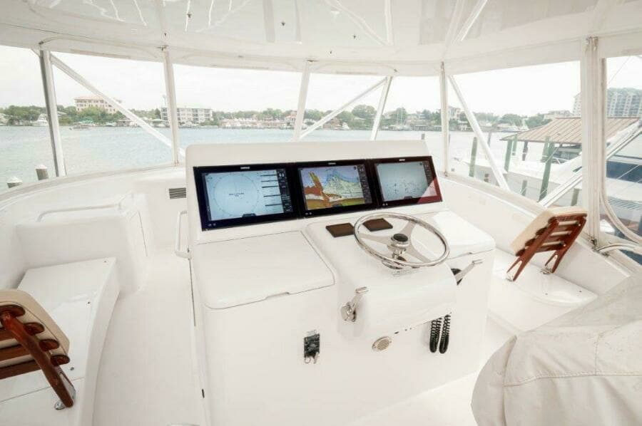 2016 Hatteras GT60  KNOT ON CALL  Helm 3