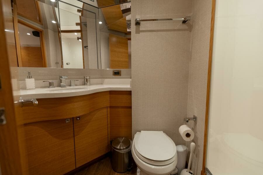 2016 Hatteras GT60  KNOT ON CALL  Master Head