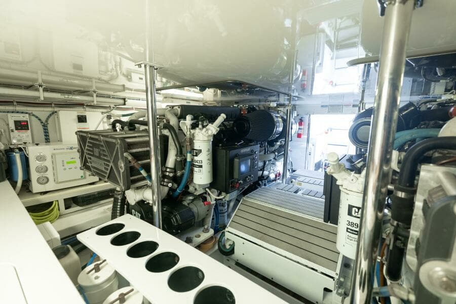 2016 Hatteras GT60  KNOT ON CALL  Engine Room