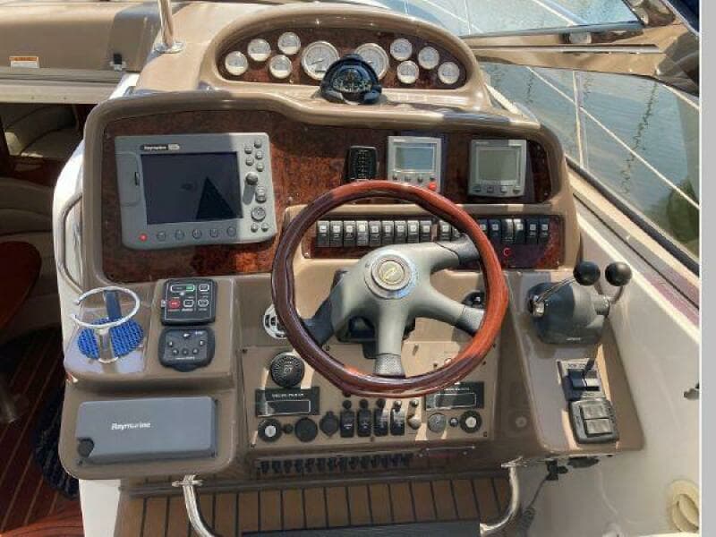 2005 Regal 4260 Express Cruiser