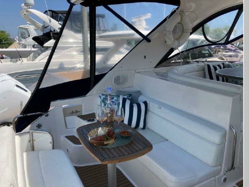 2005 Regal 4260 Express Cruiser