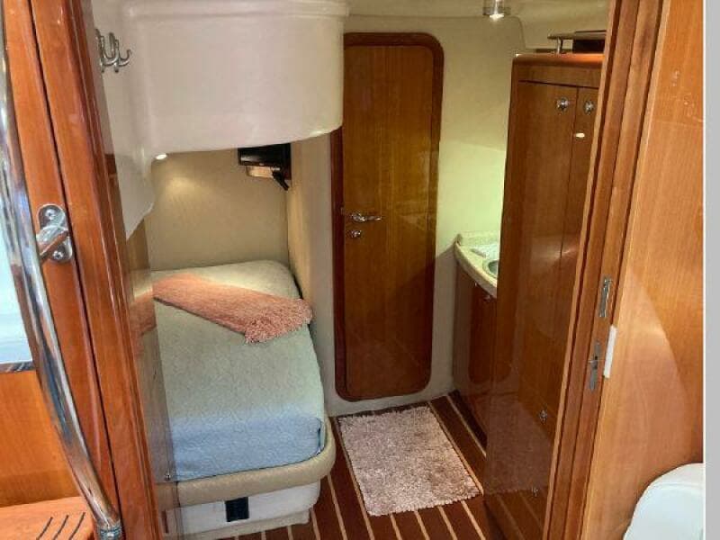 2005 Regal 4260 Express Cruiser