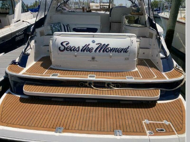 2005 Regal 4260 Express Cruiser