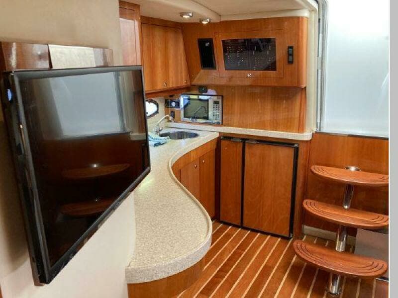 2005 Regal 4260 Express Cruiser