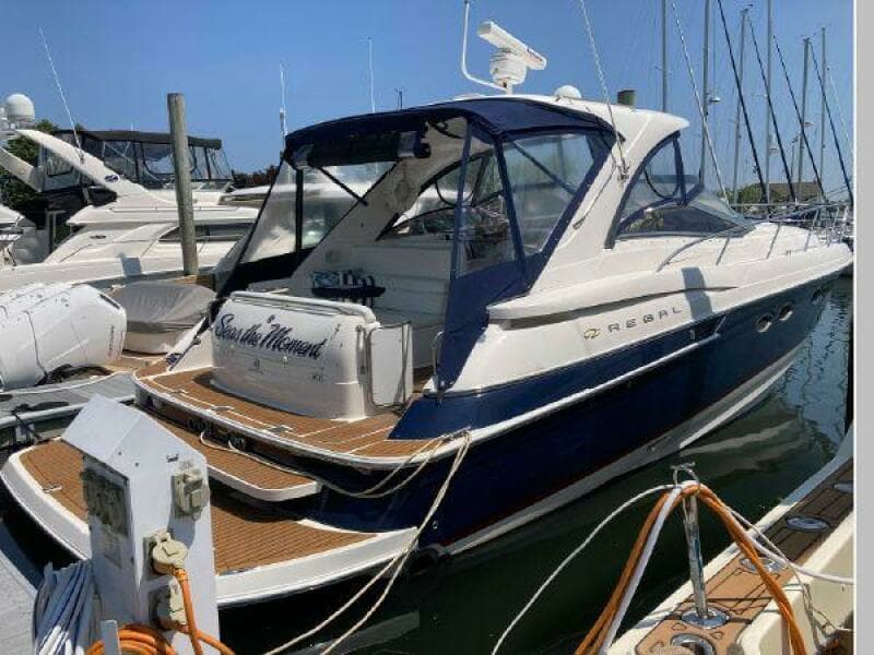 2005 Regal 4260 Express Cruiser