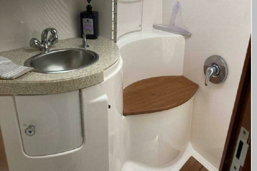 2005 Regal 4260 Express Cruiser