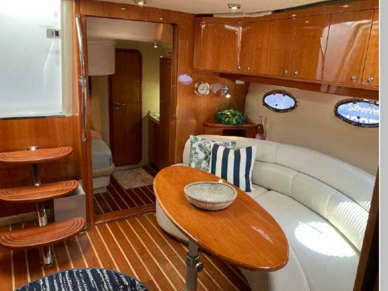2005 Regal 4260 Express Cruiser