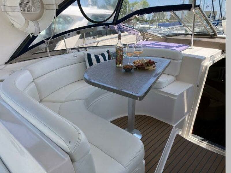 2005 Regal 4260 Express Cruiser