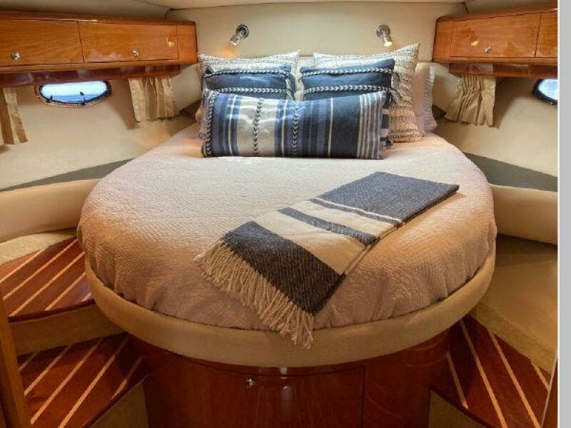 2005 Regal 4260 Express Cruiser