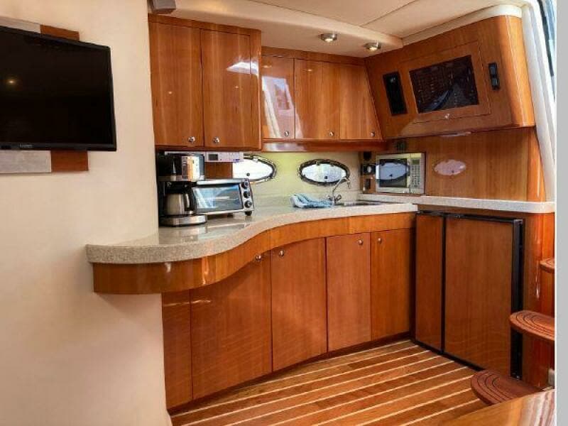 2005 Regal 4260 Express Cruiser