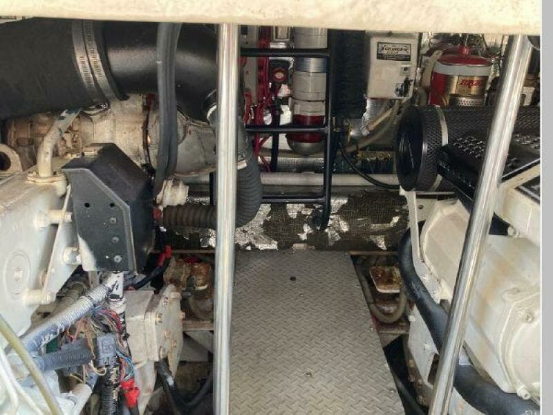 2005 Regal 4260 Express Cruiser