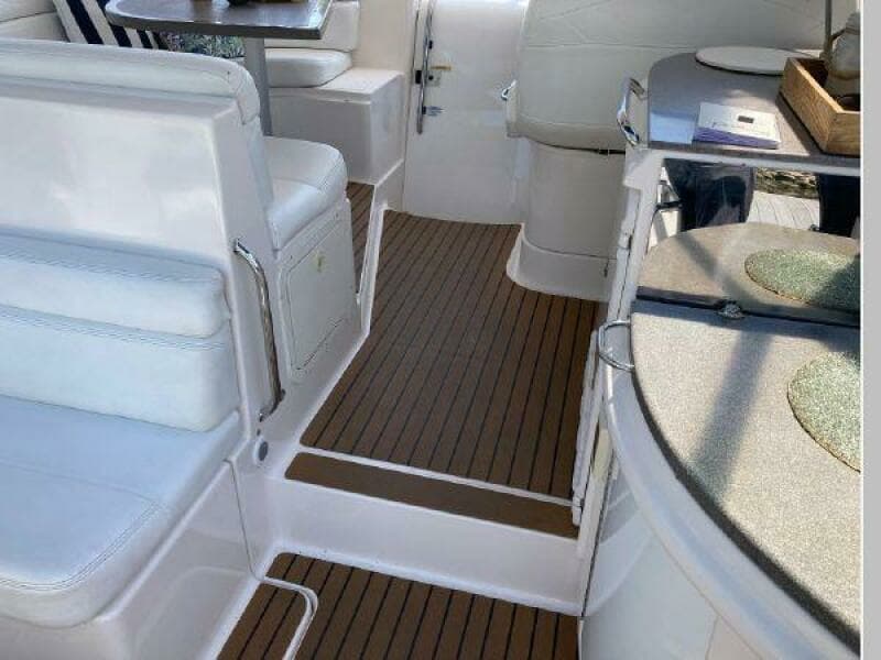 2005 Regal 4260 Express Cruiser