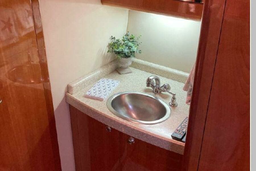 2005 Regal 4260 Express Cruiser