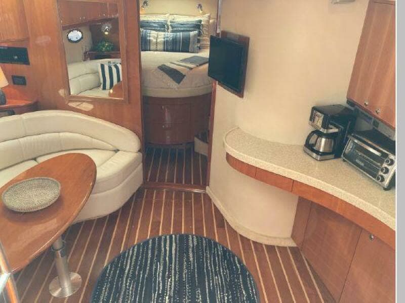 2005 Regal 4260 Express Cruiser