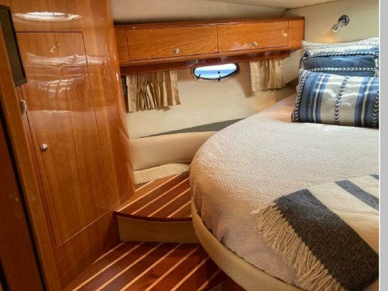 2005 Regal 4260 Express Cruiser