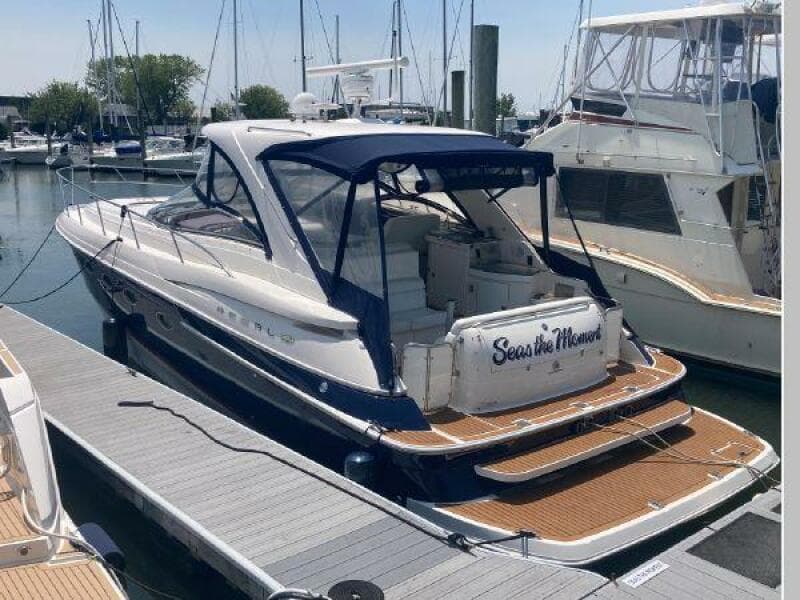 2005 Regal 4260 Express Cruiser