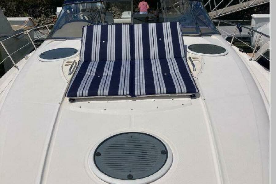 2005 Regal 4260 Express Cruiser