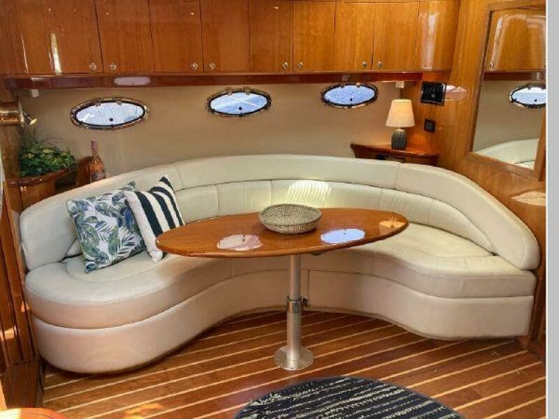 2005 Regal 4260 Express Cruiser