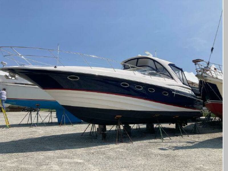 2005 Regal 4260 Express Cruiser