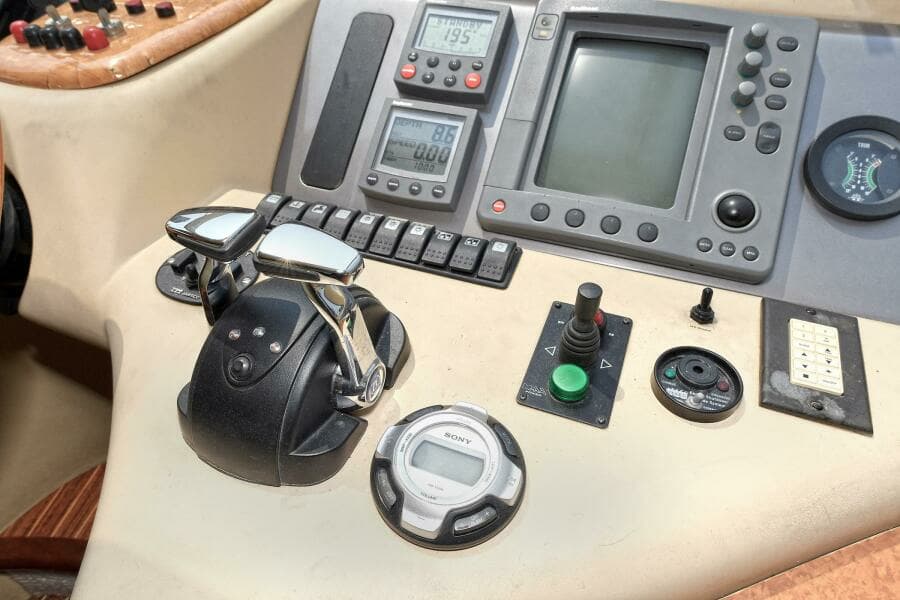 2003 Azimut 62