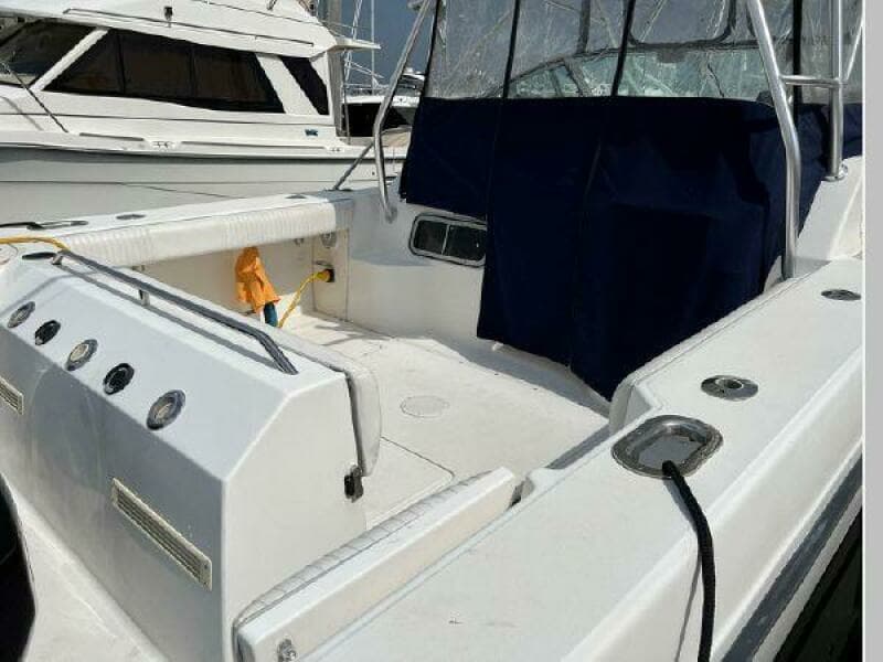 2001 Boston Whaler 