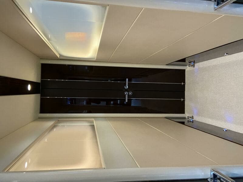 2009 Lazzara Yachts LSX 75