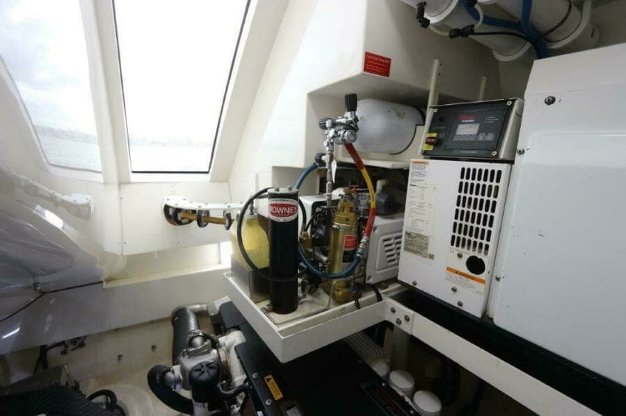 2009 Lazzara Yachts LSX 75