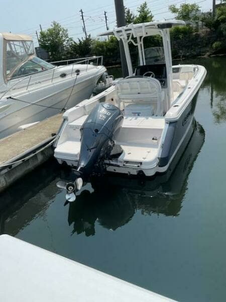 2022 Robalo 230