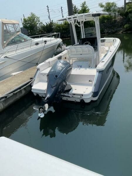 2022 Robalo 230