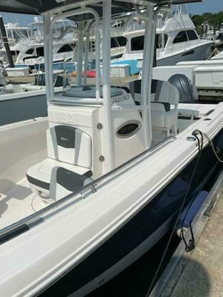 2022 Robalo 230