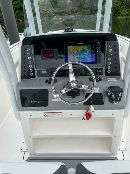 2022 Robalo 230
