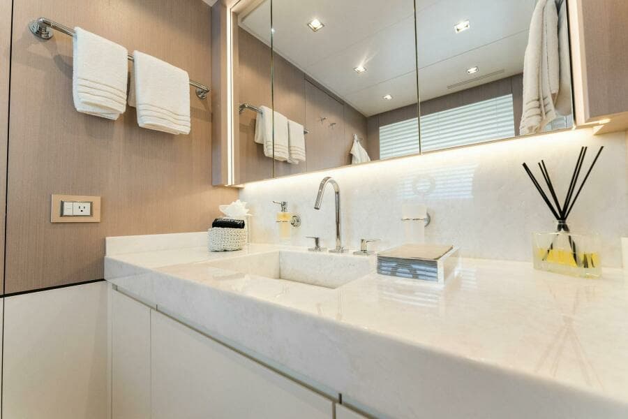 2020 Mangusta 33M Gransport