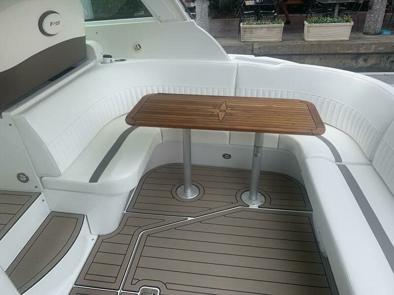 2011 Cruisers Yachts 420 Sports Coupe