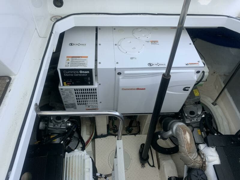 2011 Cruisers Yachts 420 Sports Coupe