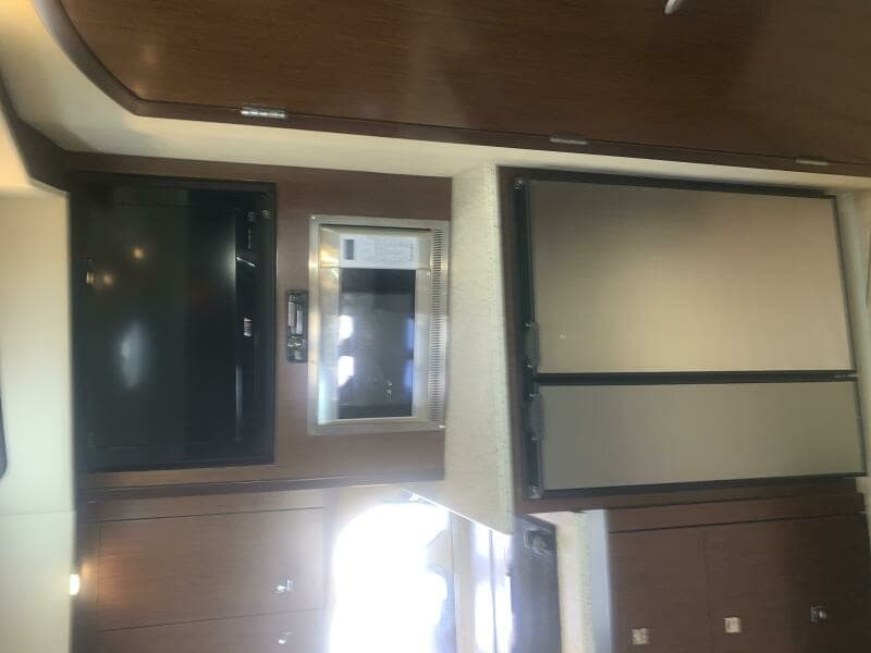 2011 Cruisers Yachts 420 Sports Coupe