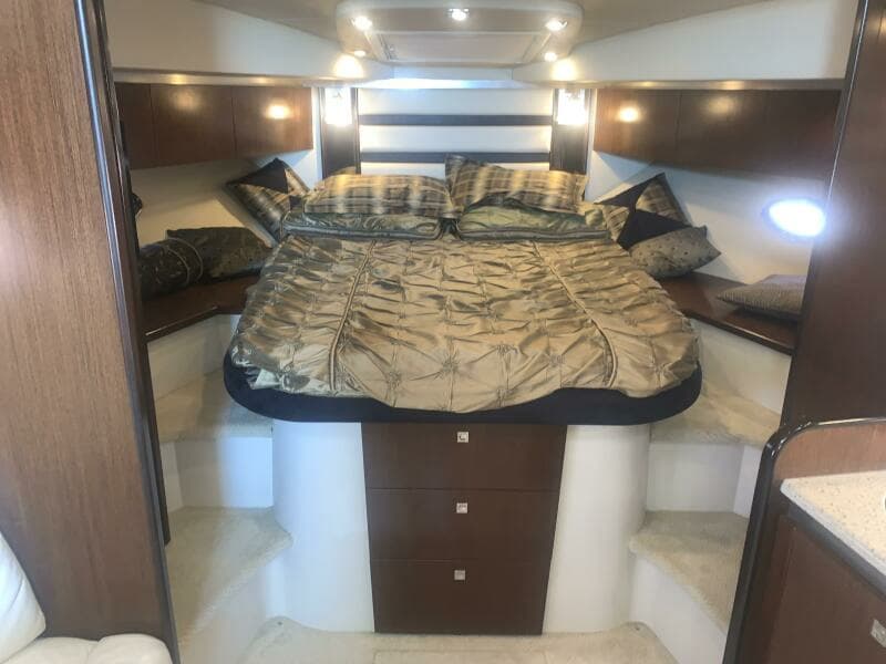 2011 Cruisers Yachts 420 Sports Coupe