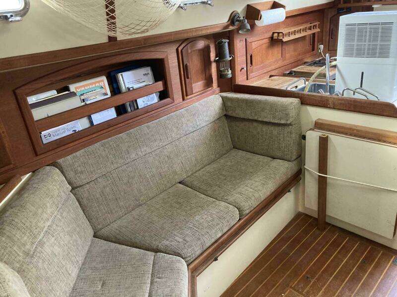 1994 Pacific Seacraft Crealock 37