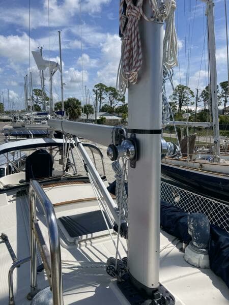 1994 Pacific Seacraft Crealock 37