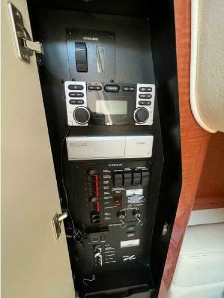 2004 Sea Ray 320 Sundancer